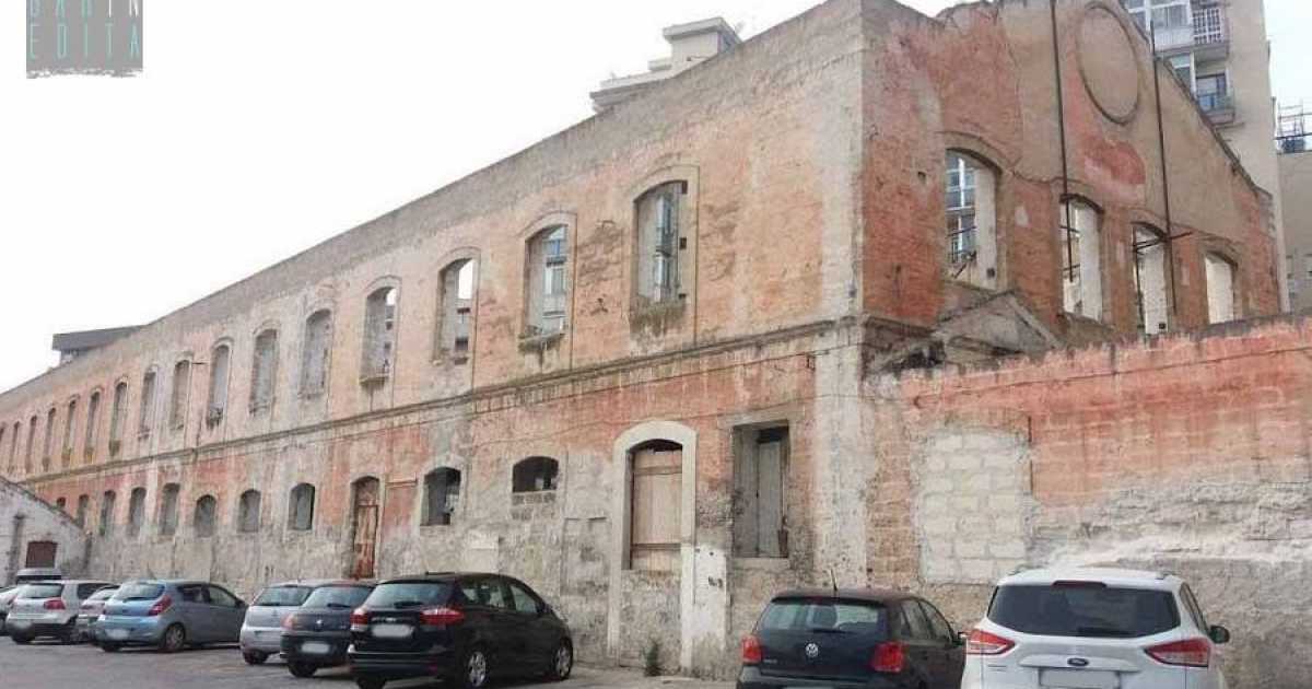 L'ex filanda Costantino: una"cattedrale nel deserto" che si staglia su Bari da 150 anni
